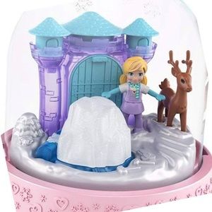 Polly Pocket Winter Fun Snow Globe - Polly Builds an Ice Sculpture with Reindeer